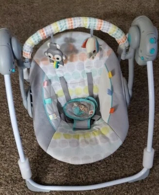 Columpio portátil para bebé Bright Starts caprichoso salvaje reclinable automático de 2 posiciones Foto 1 de 4