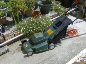 Black & Decker GR 360 electric lawn mower - Picture 1 of 14
