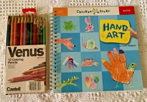 S233 - "Chicken Socks" - HAND ART BOOK & COLORING PENCILS - KLUTZ & VENUS - Picture 1 of 7