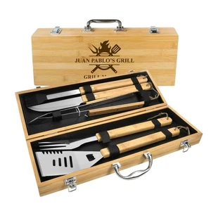 Scatola Set BBQ Personalizzata per Uomo, Strumenti Barbecue Cucina Esterno Incisi Personalizzati - Foto 1 di 12