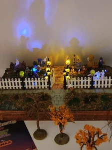 Lemax Spooky Town Halloween Iluminado Espeluznante Patio Frontal Phantom Way - Imagen 1 de 18