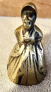Messing Glocke, Vintage, getragen, geätzt, Patina, Frau im langen Kleid - Bild 1 von 2