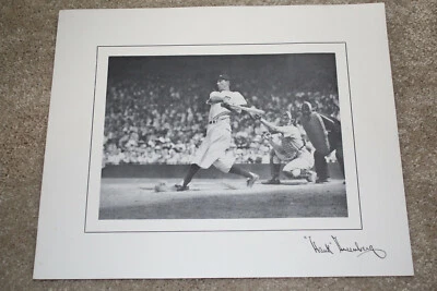 Редкая экшн-фотография Хэнка Гринберга 1940-х годов со статистикой Home Run на спине  - Изображение 1 из 4