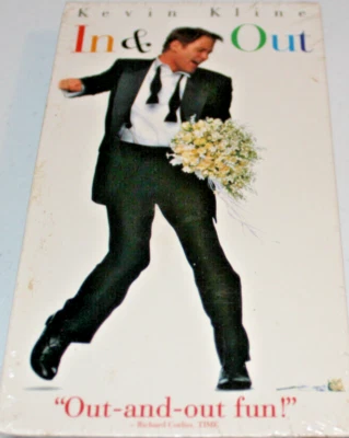 In & Out (New Sealed VHS, 1998) Kevin Kline, Joan Cusack, Matt Dillon, Comedy Foto 1 de 2