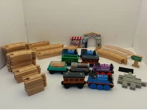 THOMAS & FRIENDS WOODEN RAILWAY MAGNETIC TRAIN SET, LIGHTED ENGINE/PASSENGER CAR - Picture 1 of 10