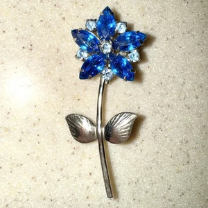Spilla vintage fiore blu circa Set 3”x 1,25”, tono argento e punta. - Foto 1 di 4