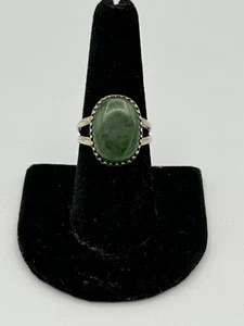 Vtg Green Jade Cabochon Sterling Jade Cocktail Ring Size 7.5,5.3grams - Picture 1 of 3
