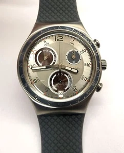 Swatch Irony Chrono 2010 - YCS536 - Cinnamon Eye - Nuovo - - Imagen 1 de 3