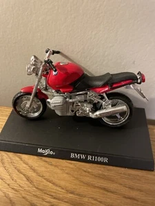 BMW R1100R in red 1:18 scale motorbike model from Maisto Display Diecast - Picture 1 of 8