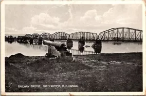 RAILWAY BRIDGE and Cannon FREDERICTON N.B. Canada railroad Postcard - Picture 1 of 2