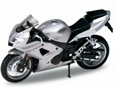 TRIUMPH Daytona 600 - silver - WELLY 1:18 - Bild 1 von 4