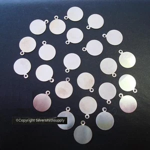 24 Blanko Prägerohlinge mit Schlaufe Stahl Schmuck Signatur Etiketten 11mm RND CFP060 - Bild 1 von 3