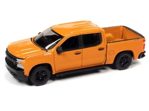 Auto World NEW '20 Chevy Silverado ZL1 LT Trail Boss 1:64 Scale Diecast Car 342A - Picture 1 of 6