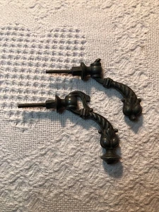 2 einzigartige Vintage antike Metall Schubladengriffe (kein Bolzen & einer fehlt Teile) - Bild 1 von 8