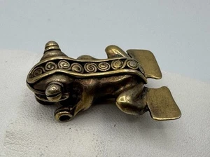 Broche/alfiler vintage MMA Museo Metropolitano de Arte sapo egipcio rana - Imagen 1 de 4