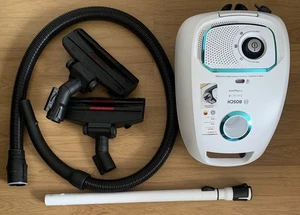 Bosch Serie 4 ProHygienic Vacuum Cleaner BGB41HYGGB- Not Working For Parts Only - Picture 1 of 3
