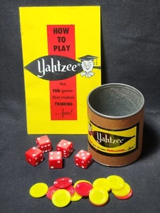 Pieza de repuesto vintage Yahtzee 1956 agitadora de cuero taza lata astillas  - Imagen 1 de 1