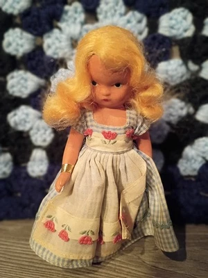 Muñeca Nancy Ann Storybook "Muffie" de 5,5 pulgadas de la década de 1950 Foto 1 de 4