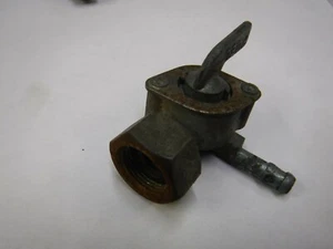OEM 1981 81 HONDA Z50R Z 50 Z50 MINI BIKE FUEL PETCOCK VALVE O501-11 - Picture 1 of 2