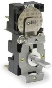 DPDT Thermostat QMARK 5813-2027-000 / 1VEH3 / LFK404F - AUTHORIZED DIST - Picture 1 of 1