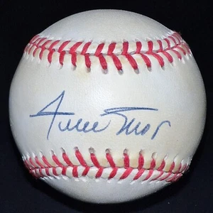 Willie Mays Signed ONL Baseball JSA Graded 8 #YY52733 - Picture 1 of 5