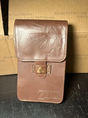 The Legend of Zelda Nintendo Travel Case Adventurer's Pouch NES + bonus MAP - Image 1 of 4