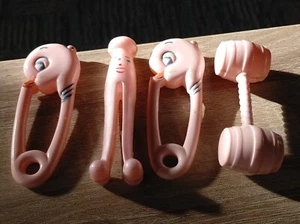 4 sonagli per bambini in plastica rosa vintage anni 50 - Foto 1 di 8