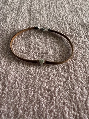 Gargantilla de cuero boho hecha a mano con cable de cobre corazón plateado Foto 1 de 4