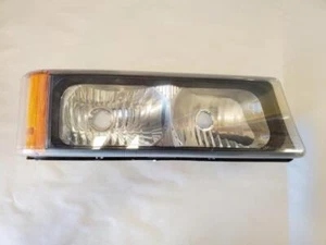 Front RH Passenger Side Park/Turn Lamp 2003-2007 Silverado 1500 2500 3500 - Picture 1 of 2