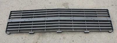 Rejilla delantera que se adapta a Chevrolet K5 Blazer 1983-84 y C/K10 Suburban (G1060) Foto 1 de 4