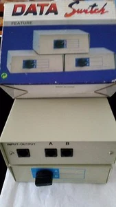RJ45 2 VIE 8 FILI FEMMINA INTERRUTTORE DATI ROTATIVO MANUALE CUSTODIA METALLO NUOVO CON SCATOLA - Foto 1 di 1