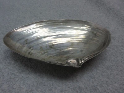 Vintage WALLACE Footed PEARL SHELL DISH     83 Grams STERLING SILVER - Image 1 of 3