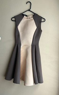 Mini Vestido Para Mujer Elisabetta Franchi Talla 38 Hecho en Italia Sin Mangas ST1925 Foto 1 de 4