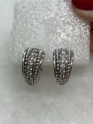 Pendientes de aro Judith Ripka de plata de ley 925 circonita cúbica; perforados; espalda Omega/francesa Foto 1 de 4