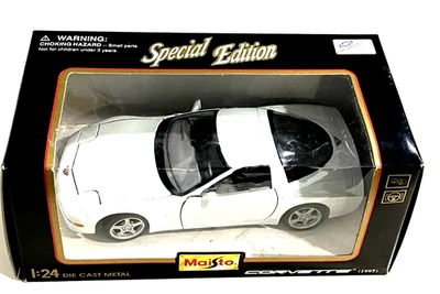 Maisto 1/24 Corvette 1997 White Die Cast Model New - Image 1 of 4