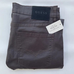 Pantalones de mezclilla rectos ajustados recubiertos marrones Guess para hombre talla 33X32 - Imagen 1 de 11