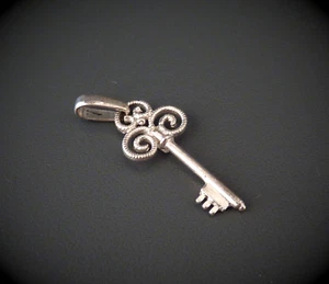 Vintageschmuck - 800 Silber Filigran Anhänger kleiner Schlüssel - Bild 1 von 4