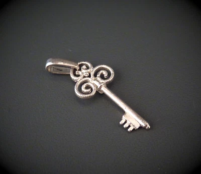 Vintageschmuck - 800 Silber Filigran Anhänger kleiner Schlüssel - Bild 1 von 4