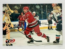 1997-98 Pacific Paramount Hockey #39 Gary Roberts - Carolina Hurricanes