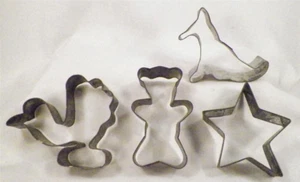 4 Tin Cookie Cutters Rooster Dog Teddy Bear Star Vintage Retro 1950s - Picture 1 of 7