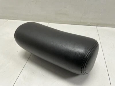 REPOSACABEZAS ASIENTO TRASERO DERECHO CHEVROLET SUBURBAN 1500 2012 TERCERA FILA CUERO NEGRO Foto 1 de 4