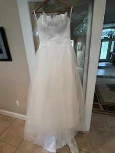 White Wedding Dress With Train,Size 6, Feather Bodice, Corset Back, Tulle Skirt - Picture 1 of 1