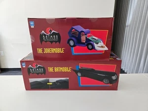 DC McFarlane Gold Label Batman Animated Batmobile und Joker Mobile (Neu in OVP) - Bild 1 von 4