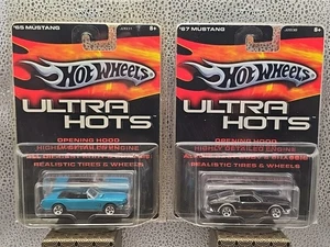 Hot Wheels 2005 Ultra Hots '65 & '67 MUSTANG Set Real Riders Redline Reifen - Bild 1 von 6