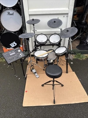 P&P gratis. Kit de batería eléctrica Roland TD-30 con taburete y palos. Electrónico Foto 1 de 4