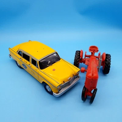 Die Cast Models: 1/18 Scale Sunstar Checker A11 & Ertl Case Tractor - Image 1 of 4