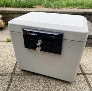 Sentry Fire Proof Safe 1170. Storage for Data, Valuables, Papers With 2 Keys - Picture 1 of 3
