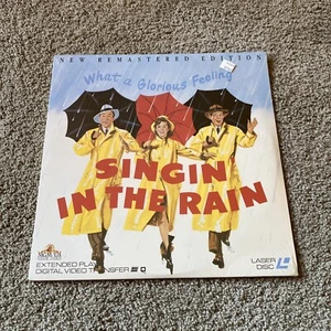 Singing in the Rain Movie Laserdisc -1952 - Gene Kelly Debbie Reynolds -SEALED - Picture 1 of 3