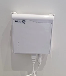 Hive Nano 2 Hub V2 Montaggio a Parete - Palo Omaggio - Raccordi inclusi - Foto 1 di 7