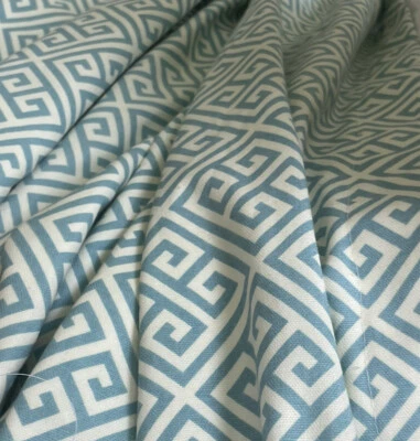 Tecido Waverly Modern Essentials padrão de grelha geométrica aquática 54" - Imagem 1 de 4